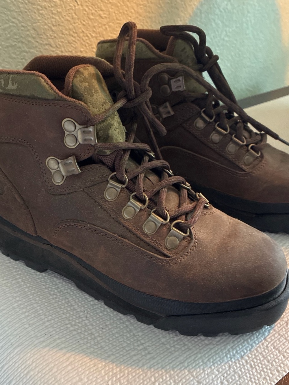Brown Big Boys  Hiking Boots - Rugged Outdoor Trail Shoes